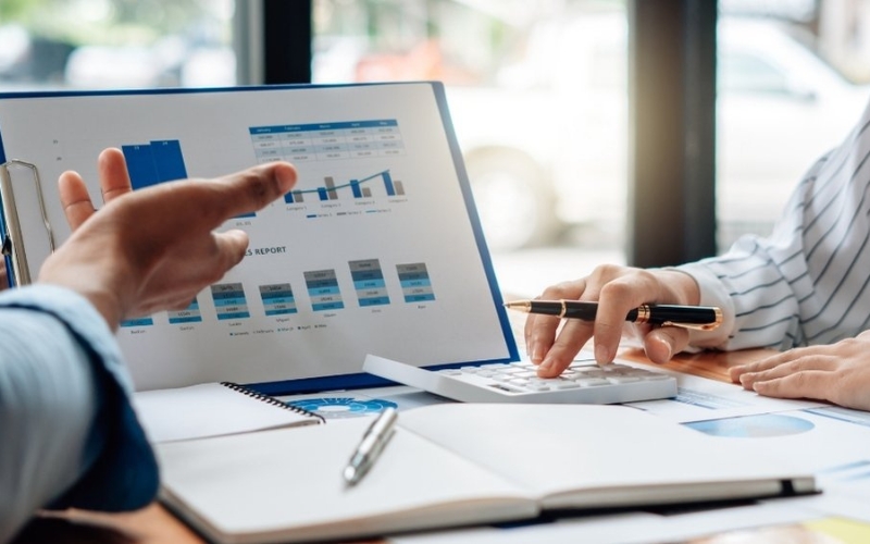 Đánh giá thường xuyên giúp nhân viên sales tối ưu chiến lược và duy trì tăng trưởng bền vững