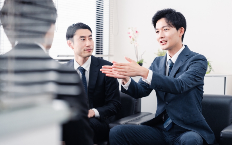 Nhân viên Sale chịu trách nhiệm tư vấn, bán hàng và chăm sóc khách hàng