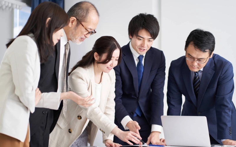 Khảo sát thị trường giúp nhân viên sales xác định khách hàng tiềm năng và cơ hội kinh doanh