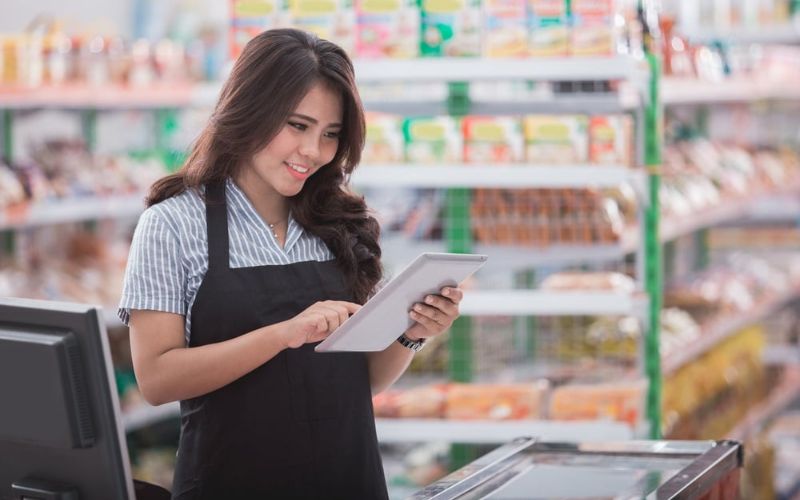 Quản lý siêu thị là người chịu trách nhiệm điều hành toàn bộ hoạt động kinh doanh của siêu thị