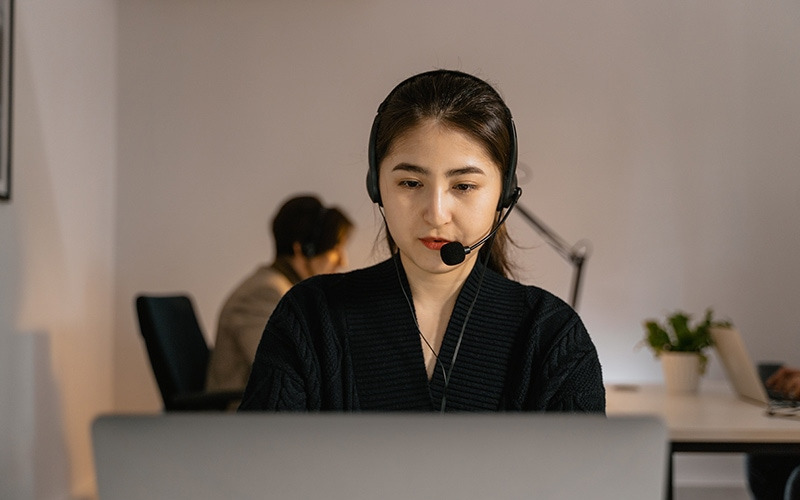 Sale Admin là vị trí hỗ trợ bộ phận kinh doanh trong việc xử lý hồ sơ, đơn hàng, dữ liệu và chăm sóc khách hàng