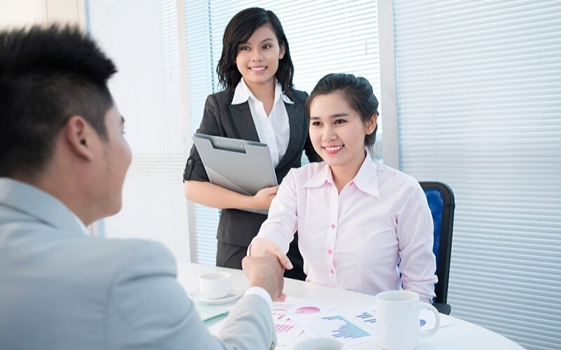 Field Sales là công việc bán hàng trực tiếp tại thị trường để tăng doanh số và kết nối khách hàng