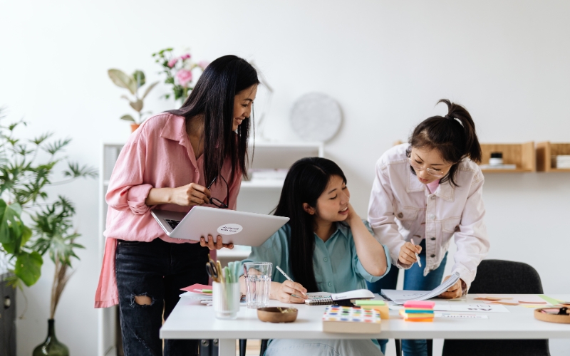 Kỹ năng làm việc nhóm là khả năng phối hợp hiệu quả giữa các cá nhân để đạt mục tiêu chung