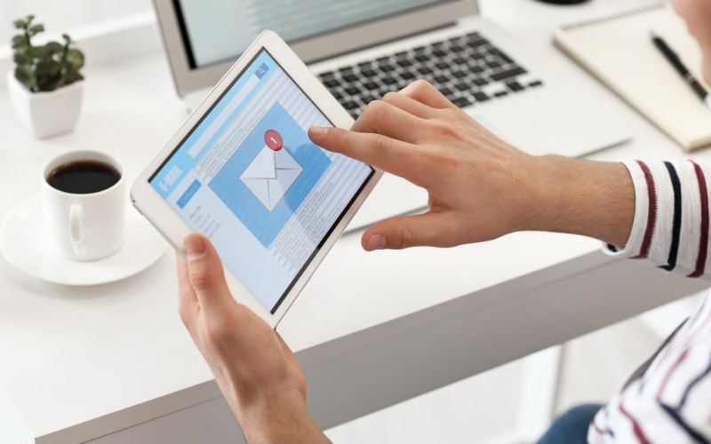 Mẫu Email từ chối nhận việc nhưng vẫn muốn giữ liên lạc với công ty