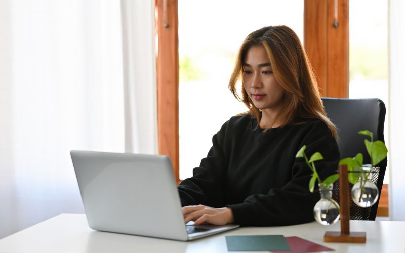 Chủ động phản hồi thư từ chối nhận việc sớm thể hiện sự tôn trọng và tác phong chuyên nghiệp.