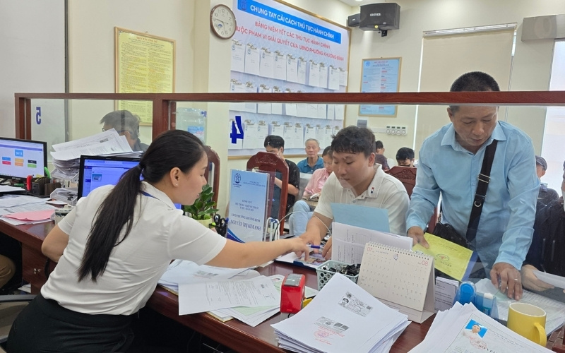 Các giấy tờ trong hồ sơ xin việc có thể chứng thực tại UBND cấp phường