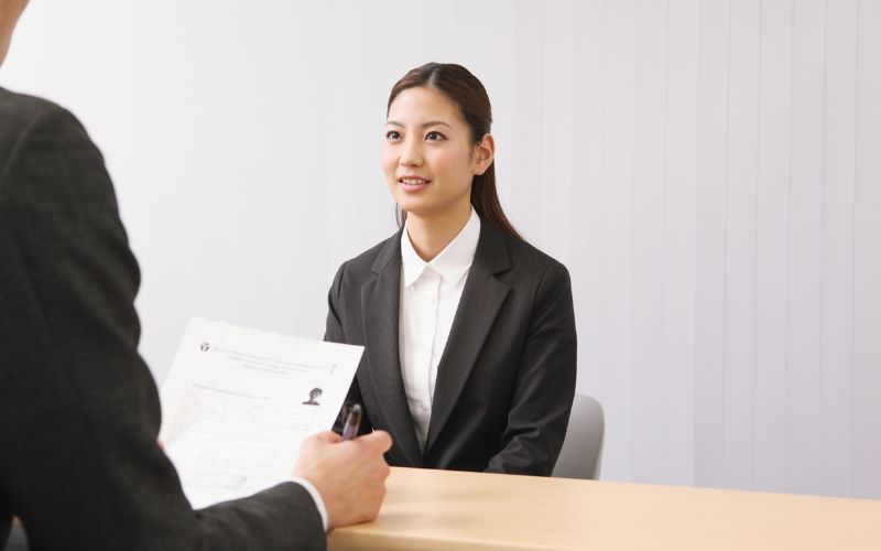 Đơn xin việc nên được gửi đến cá nhân hoặc bộ phận phụ trách tuyển dụng