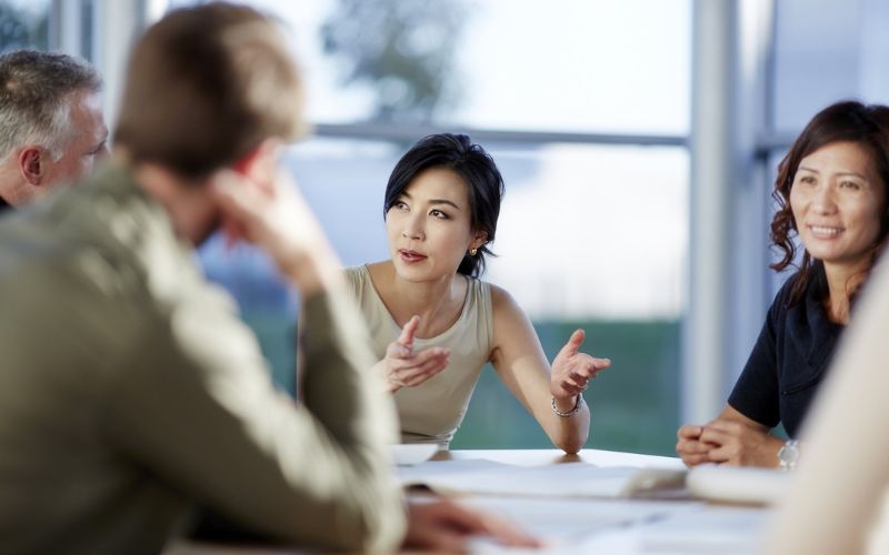 Nhân viên bán hàng cần có kỹ năng giao tiếp, thuyết phục