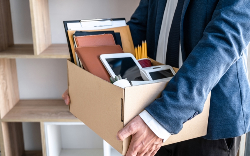 Doanh nghiệp thực hiện layoff để thích nghi với khó khăn tài chính và biến động thị trường