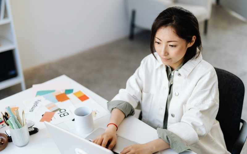 Đọc kỹ các điều khoản trước khi trả lời thư nhận việc