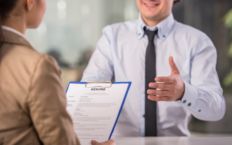 Đánh giá mức độ cởi mở của công ty đối với nhân viên thông qua câu hỏi về việc có ủng hộ nhân viên học tập và nâng cao chuyên môn hay không