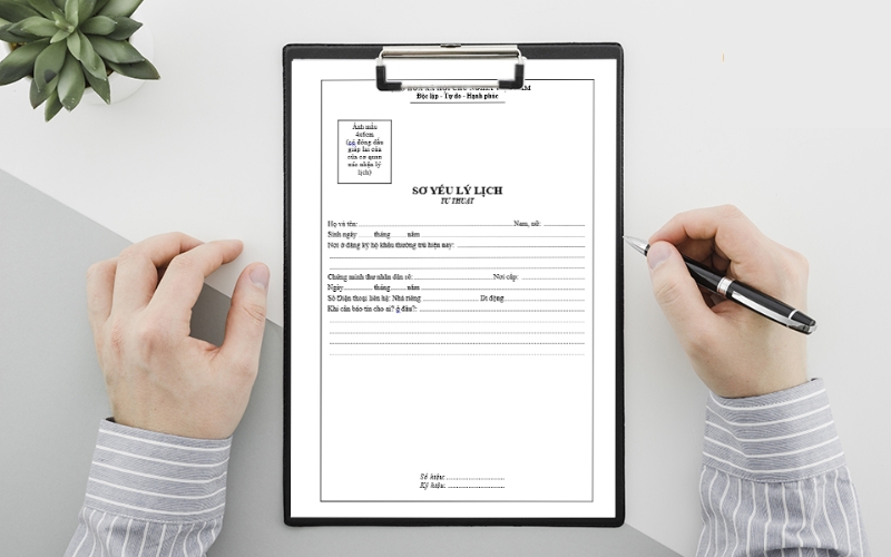 Sơ yếu lý lịch tự thuật là giấy tờ bắt buộc trong hồ sơ xin việc của người lao động