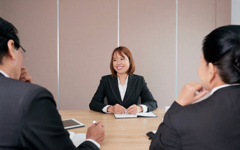 Mở đầu buổi phỏng vấn bạn nên giới thiệu ngắn gọn về bản thân trong 1 - 2 phút