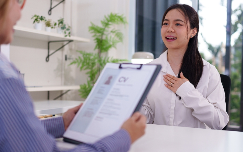 Phần giới thiệu bản thân giúp tạo ấn tượng đầu tiên, tăng tự tin và khác biệt hóa ứng viên