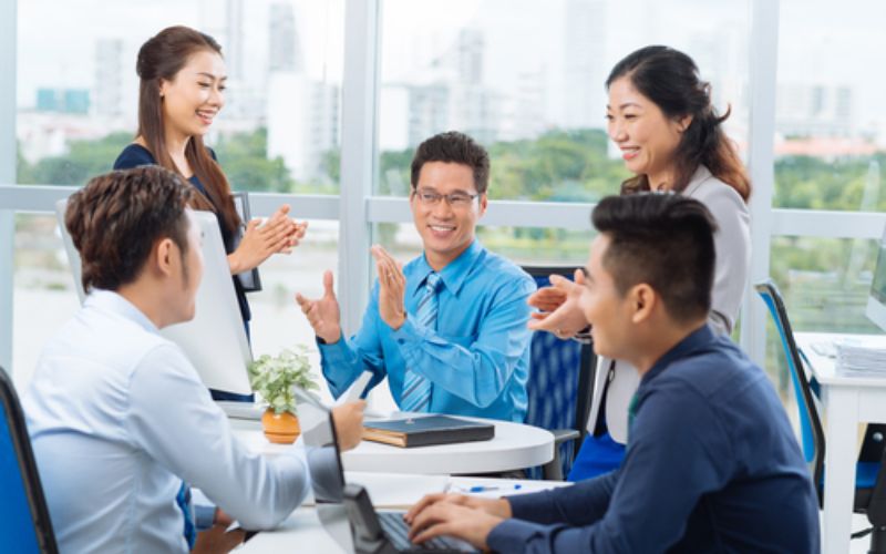 Kỹ năng giao tiếp cho thấy bạn có khả năng trao đổi công việc với đồng nghiệp và cấp trên hiệu quả