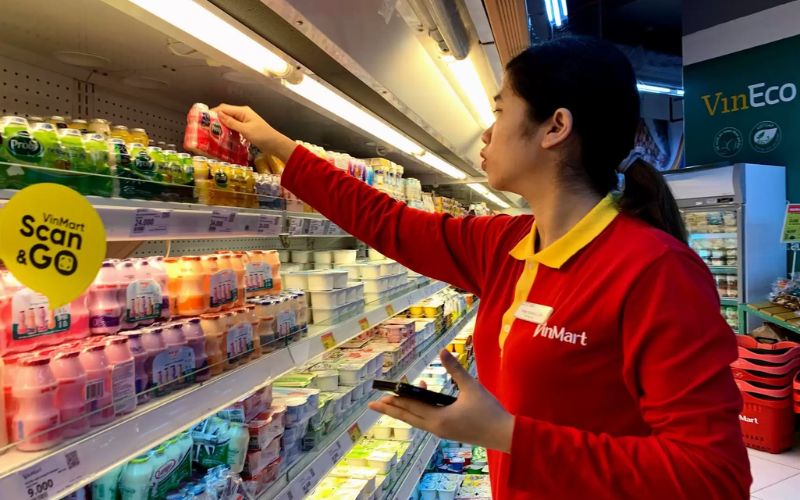 Nhân viên kinh doanh hàng tiêu dùng nhanh là người giới thiệu và phân phối sản phẩm FMCG ra thị trường