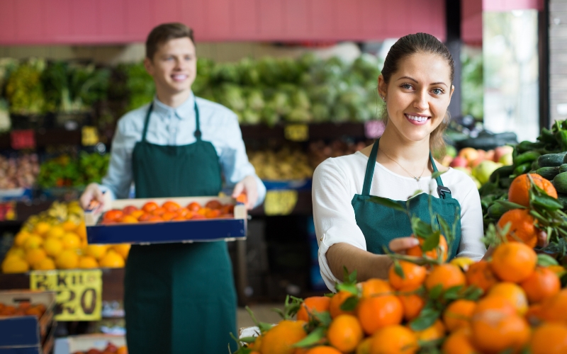 Nhân viên PG đảm nhận việc trưng bày sản phẩm đúng chuẩn của thương hiệu