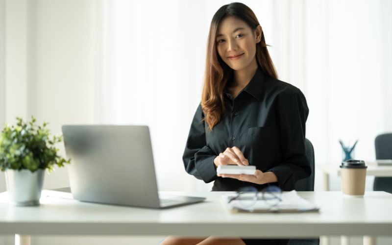 Nhân viên sale thị trường phụ trách quản lý và phát triển thị trường được giao