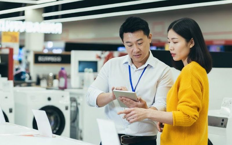 Nhu cầu tuyển dụng bán hàng tại Hà Nội tăng mạnh, cơ hội việc làm đa lĩnh vực hấp dẫn